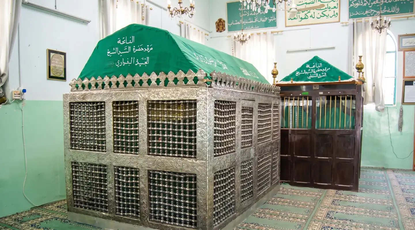 tombe-al-junayd-al-baghdadi-bagdad Vue du sanctuaire et de la tombe de l'Imam Al-Junayd al-Baghdadi, maître du soufisme, à Bagdad.