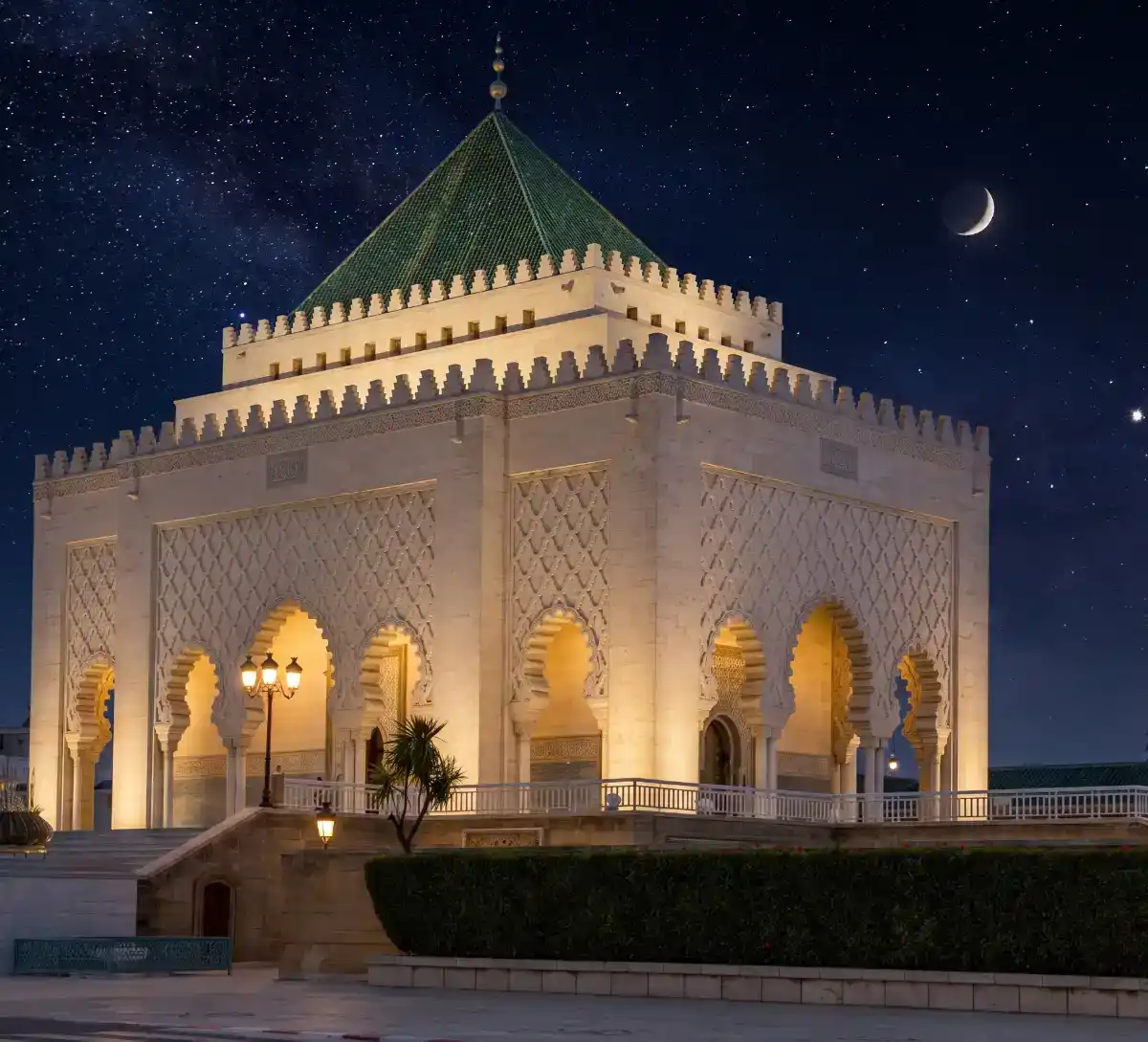 mausolee-mohammed-v-rabat-nuit Plongez au cœur de l'histoire du Maroc à travers le Mausolée Mohammed V de Rabat. Découvrez les détails et la préservation de ce chef-d'œuvre architectural traditionnel.